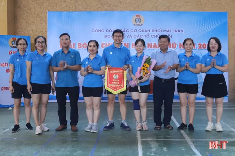 Liên đoàn Lao động tỉnh vô địch giải bóng chuyền hơi khối mặt trận, đoàn thể 