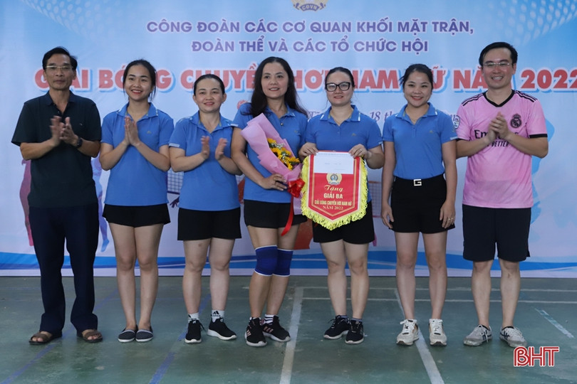 Liên đoàn Lao động tỉnh vô địch giải bóng chuyền hơi khối mặt trận, đoàn thể 