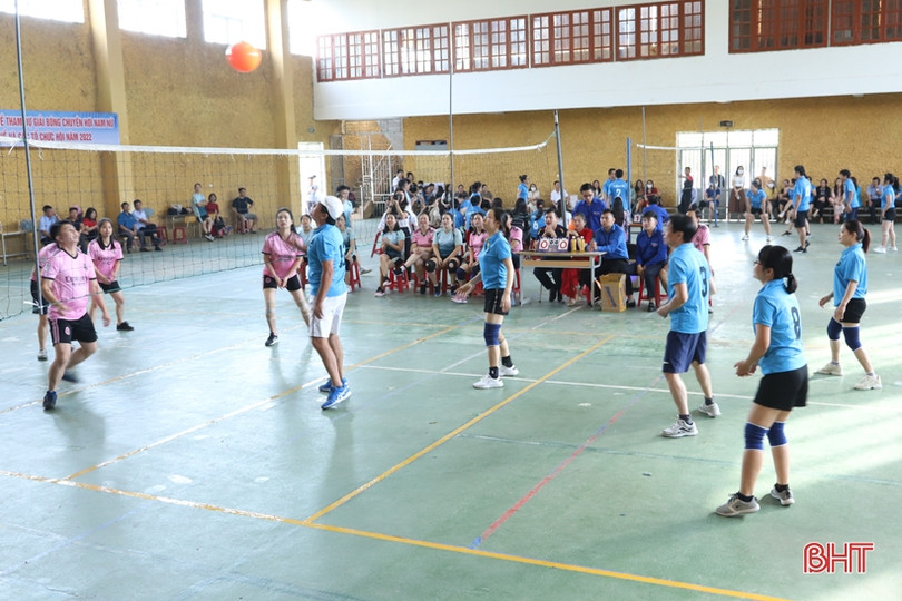 Liên đoàn Lao động tỉnh vô địch giải bóng chuyền hơi khối mặt trận, đoàn thể 