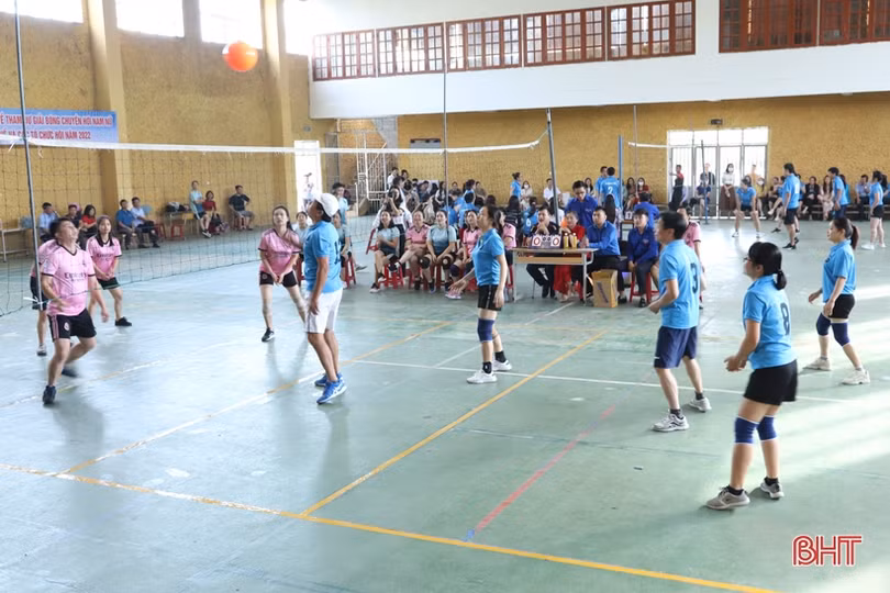 Liên đoàn Lao động tỉnh vô địch giải bóng chuyền hơi khối mặt trận, đoàn thể 