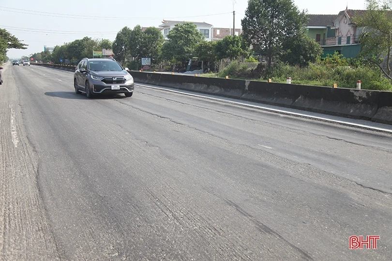 Do đâu việc khắc phục hư hỏng quốc lộ 1 qua Hà Tĩnh chậm trễ?!