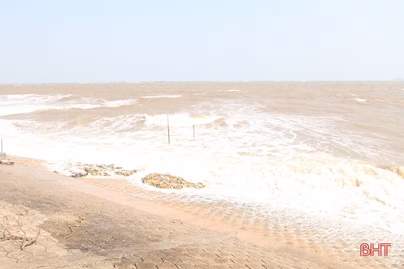 Kiên quyết không để ngư dân ra khơi trước diễn biến phức tạp của thời tiết