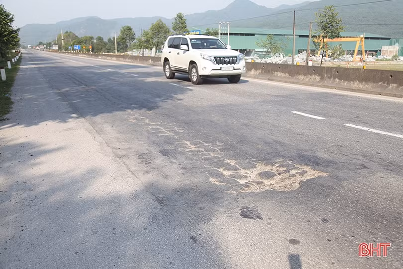 Quốc lộ 1 đoạn qua Hà Tĩnh xuống cấp, công tác khắc phục chậm trễ