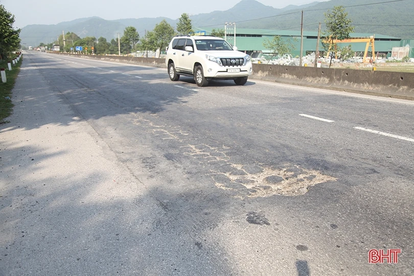Quốc lộ 1 đoạn qua Hà Tĩnh xuống cấp, công tác khắc phục chậm trễ