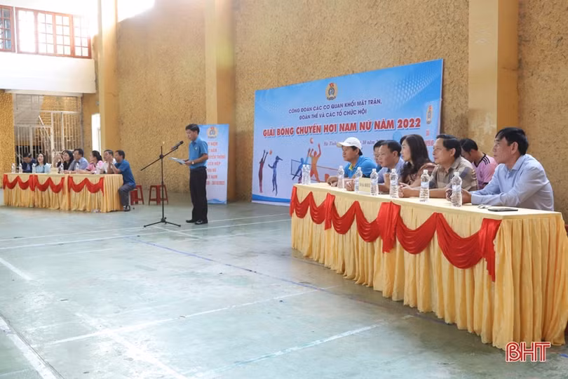 Liên đoàn Lao động tỉnh vô địch giải bóng chuyền hơi khối mặt trận, đoàn thể 