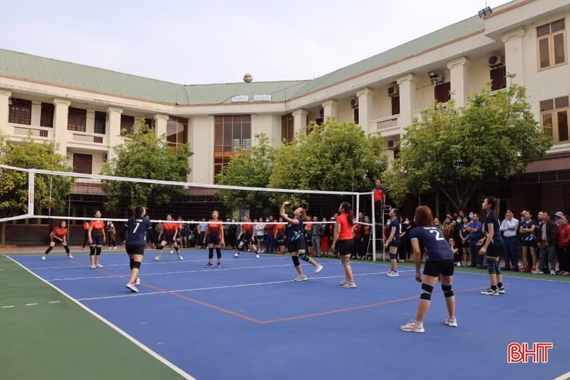 15 đội tranh tài Giải Bóng chuyền nữ Đại hội TDTT TP Hà Tĩnh