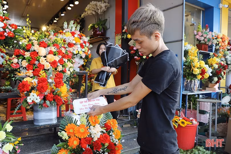 Nhộn nhịp thị trường hoa tươi, quà tặng dành cho phái đẹp tại Hà Tĩnh