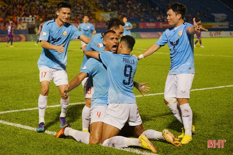 Hồng Lĩnh Hà Tĩnh cầm hòa Bình Dương trong trận đấu có 4 bàn thắng