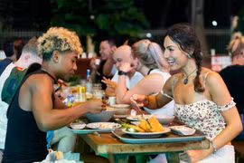 Một nhóm khách Đông Nam Á đang đổ xô đến Việt Nam