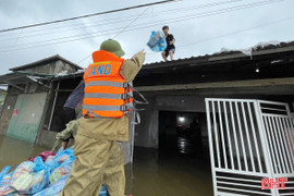 1.705 nhà dân ở Hà Tĩnh bị ngập lụt do mưa lớn
