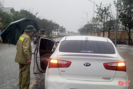 Toàn cảnh mưa lũ ở Hà Tĩnh: Nước sông đang lên, cảnh báo ngập lụt diện rộng