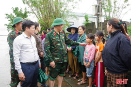 Phó Tư lệnh Quân khu 4 kiểm tra công tác ứng phó mưa lũ tại Hà Tĩnh