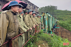 Theo sát diễn biến mưa lũ, điều tiết xả tràn phù hợp, đảm bảo an toàn hạ du