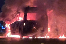 Ôtô cứu thương tông xe container biển số Hà Tĩnh, 3 người tử vong