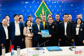 Đoàn công tác HĐND tỉnh Hà Tĩnh làm việc tại Sakon Nakhon