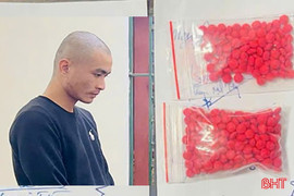 Bắt đối tượng cất giấu hàng trăm viên hồng phiến bán cho con nghiện