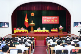Chủ tịch UBND tỉnh làm rõ thêm nhiều nội dung đại biểu, cử tri quan tâm