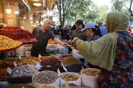 Đồng nội tệ Iran mất giá chưa từng thấy