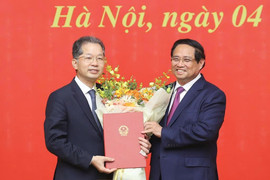 8 nhân sự lãnh đạo nhận quyết định điều động, bổ nhiệm vị trí mới