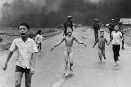 World Press Photo tạm ngừng ghi nhận 'Em bé Napalm' là của Nick Út