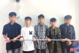 Ngăn 2 nhóm học sinh Hà Tĩnh, Quảng Trị giải quyết mâu thuẫn bằng hung khí