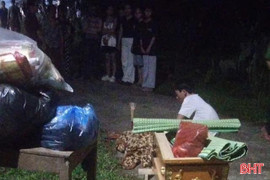 Bé trai 2 tuổi đuối nước thương tâm dưới mương nước