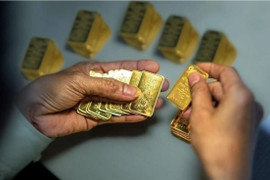 Giá vàng trong nước vượt 180 triệu đồng, thế giới lên 5.200 USD
