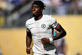 Arsenal mua tiền vệ Chelsea bất chấp CĐV phản đối