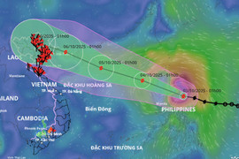 Bão Matmo có thể vào Biển Đông hôm nay