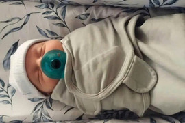 'Em bé già nhất thế giới' chào đời từ phôi đông lạnh suốt 30 năm