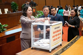 Quốc hội tưởng niệm người tử vong do thiên tai và ủng hộ đồng bào vùng lũ