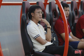 Cựu HLV Hồng Lĩnh Hà Tĩnh giữ ghế nóng PVF-CAND