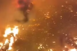 Cháy làng ven biển ở Malaysia, hơn 1.000 ngôi nhà bị thiêu rụi