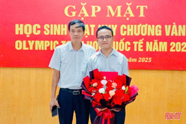 Thầy giáo Hà Tĩnh được trao Giải thưởng Lê Văn Thiêm