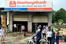 Cháy cơ sở giao hàng nhanh ở Hương Khê