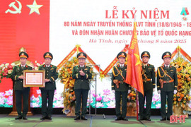 Bộ Chỉ huy Quân sự Hà Tĩnh đón nhận Huân chương Bảo vệ Tổ quốc hạng Nhì