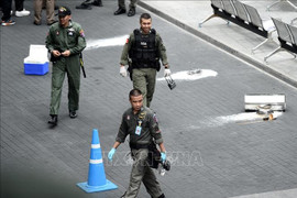 Xe chở nghị sĩ Thái Lan bị tấn công