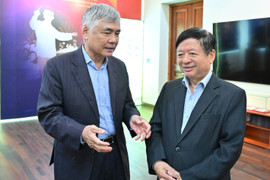 'Nguyện vì dân' - Khúc chính ca từ chiếc huy hiệu đỏ thắm