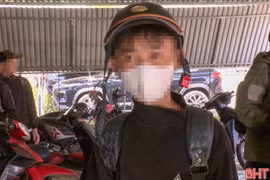 Học sinh “độ” xe điện chạy gần 90 km/h: Hiểm họa đường phố!