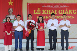 Các đoàn công tác của tỉnh chúc mừng giáo viên, học sinh đón năm học mới