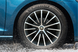 Vì sao lốp xe điện thường mòn nhanh hơn xe xăng?