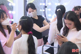 Dậy từ 3h sáng makeup chụp kỷ yếu – Chuyện mùa chia tay tuổi học trò!