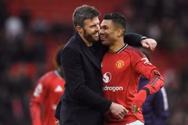 Man Utd ký hợp đồng với HLV Carrick đến năm 2028