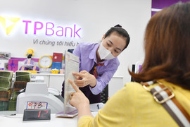 Vì sao hàng nghìn nhân viên ngân hàng mất việc