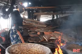 "Bà hỏa" rình rập làng chế biến hến ven sông La