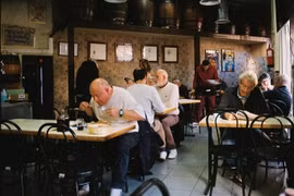 Người châu Âu thắt chặt chi tiêu vì xung đột Iran