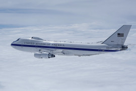 Mạng xã hội Mỹ dậy sóng vì máy bay 'Ngày tận thế' xuất hiện ở Los Angeles