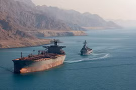 72 giờ đóng - mở eo biển Hormuz: Giá dầu đảo chiều, chuỗi cung ứng nín thở