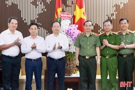 Lãnh đạo Hà Tĩnh chúc mừng Giám đốc Công an tỉnh được thăng hàm Thiếu tướng