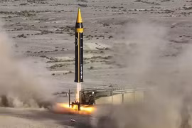 Iran "bất ngờ tập kích tên lửa đạn đạo" nhằm vào căn cứ Mỹ